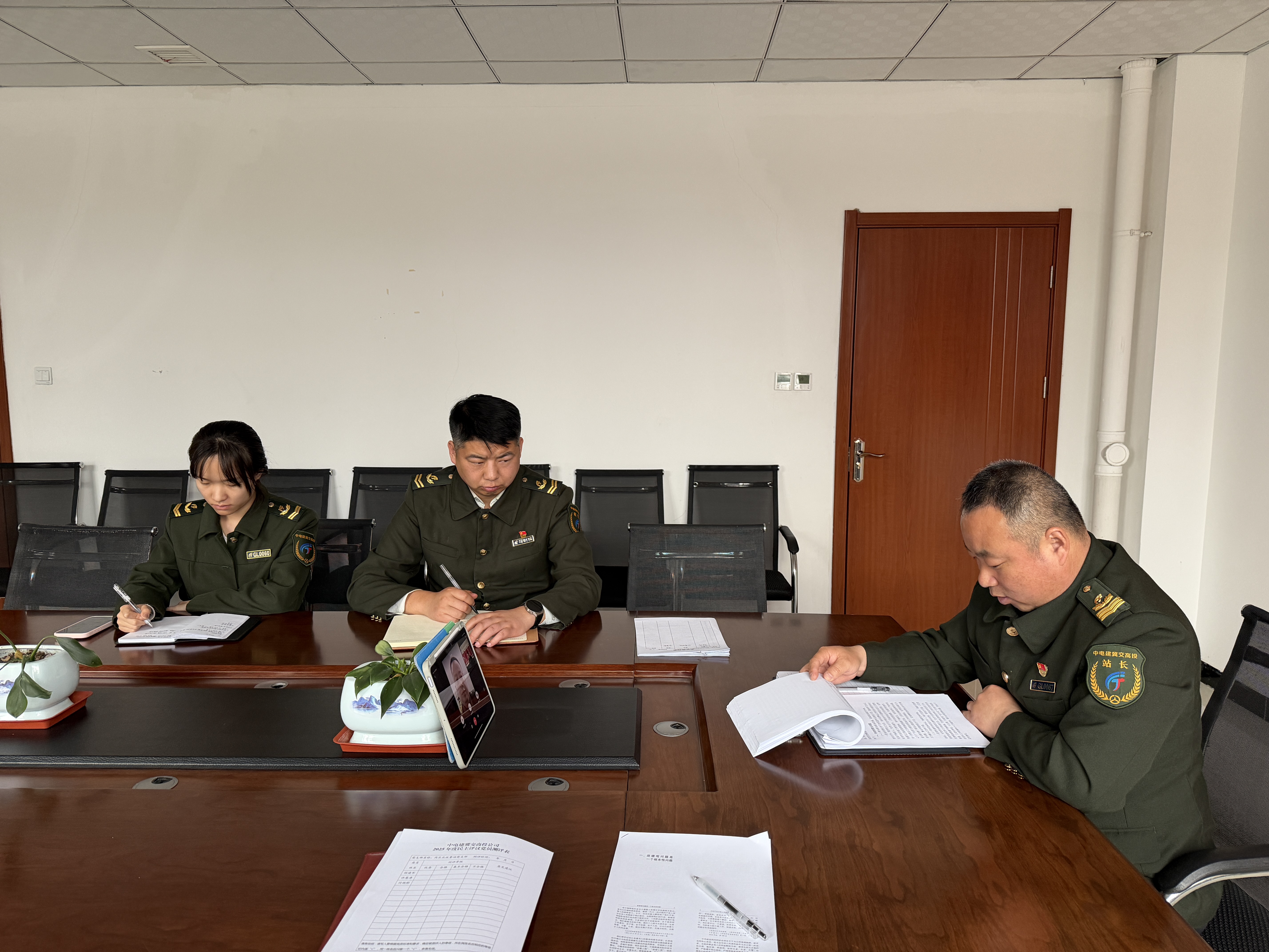3.25组织生活会.jpg