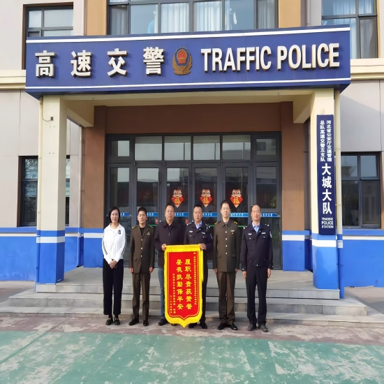 交警.jpg